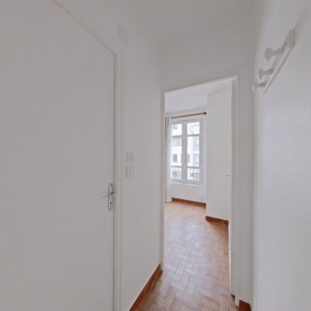 STUDIO A LOUER - PARIS 15EME ARRONDISSEMENT Grenelle 7 - 14.97 m - 596 € - Photo 4