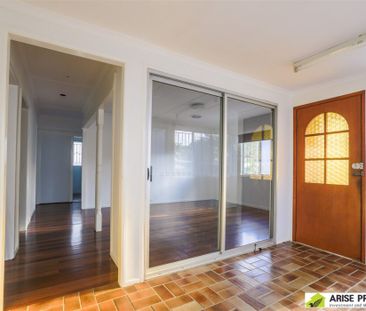 Spacious Home - Prime Location in Carina Heights - Photo 3