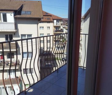 Apartament modern, două balcoane,parcare, living cu bucătărie,dormitor - Photo 5