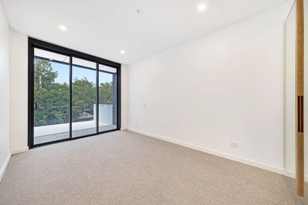 Brand New Architecturally Designed One Bedroom Apartment in Boutique Complex Close to Everything - Photo 1