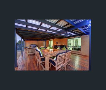 SPACIOUS THREE BEDROOM HOME WITH DECK FOR ENTERTAINING - Photo 2