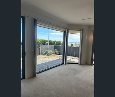 Luxury Beachfront Living in Carrum - Photo 1