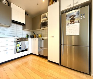 City Living - 2 Bedroom Apartment with secured covered car park - Photo 1