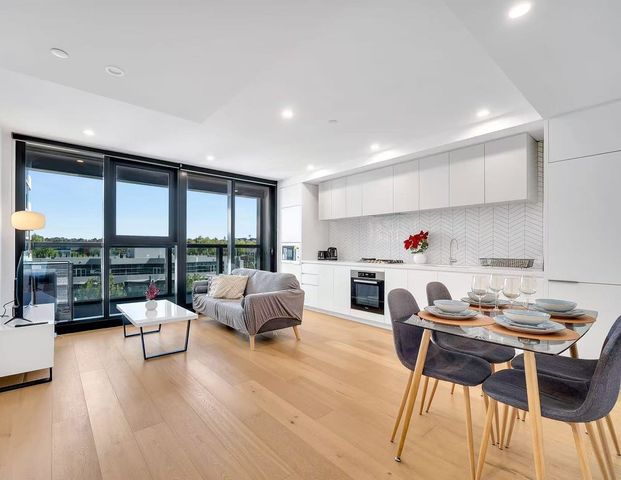 One bed Apartment in Prime Box Hill Location - Photo 1