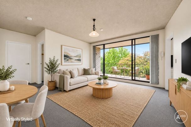Spacious Two-Bedroom Apartment with Sunny North-Facing Balcony & Lock-Up Garage - Photo 1