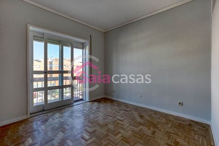 Apartamento T2 renovado com garagem - Photo 5