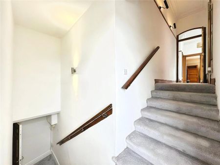 4 bedroom flat to rent - Photo 2