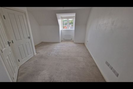 4 Bed Semi-Detached House, Guardian Way, LU1 - Photo 4
