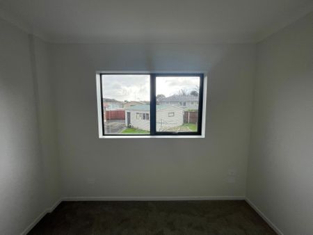 4 Bedrooms in Bucklands Beach - Photo 3