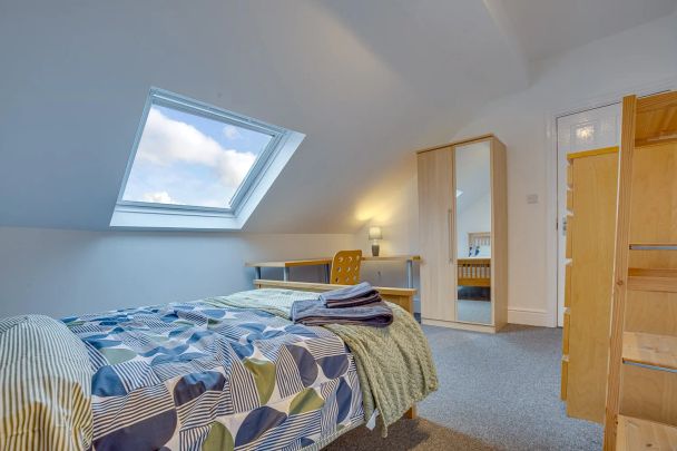 Collegiate Crescent, Sheffield, S10 - Photo 1