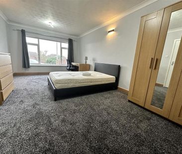 5 bedroom semi-detached house to rent - Photo 3