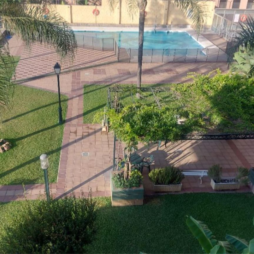 Piso de alquiler en Calle del Remo, 3, La Carihuela - Los Nidos - Photo 1