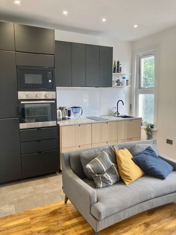 2 Bed Flat, East Ham, E6 - Photo 4