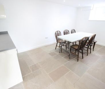 4 bedroom detached house to rent - Photo 2