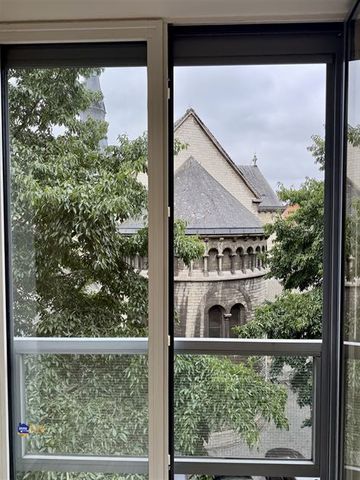 Ruim gerenoveerd appartement op het Sint-Martenplein - Photo 3