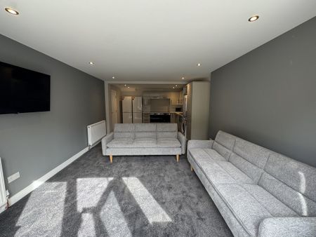 Fifth Avenue, Tang Hall - P2211 - Photo 4