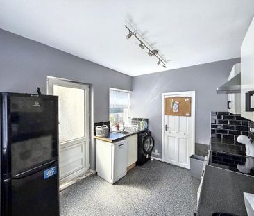 3 bedroom end of terrace house to rent - Photo 6