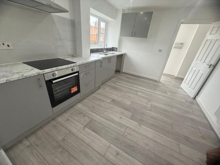 2 bedroom flat to rent - Photo 3