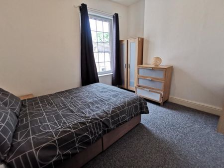 1 bedroom in a house share to rent - Photo 5