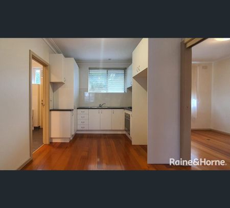 2/1 Thomas Street, St Albans, Vic 3021 - Photo 4