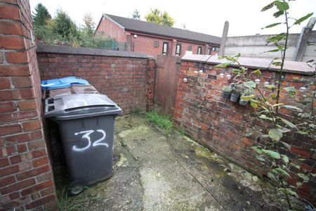 2 bedroom end of terrace house to rent - Photo 5