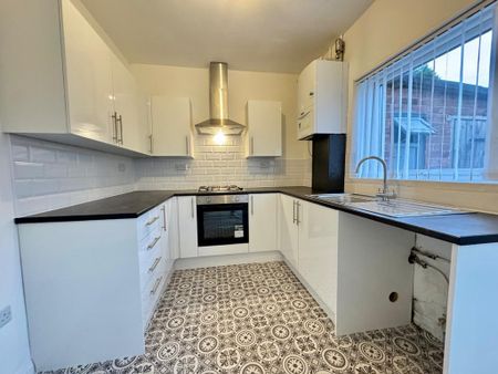 3 bedroom terraced house to rent - Photo 5