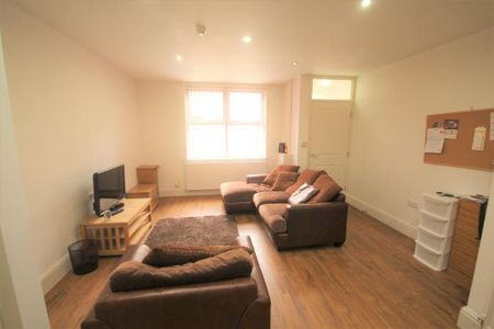 4 bedroom terraced house to rent - Photo 3