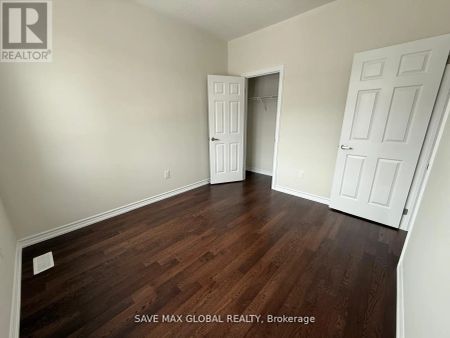 18 LIPSCOTT DRIVE - Photo 5