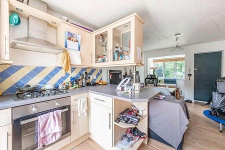 Waller Drive, Northwood, HA6 - Photo 4