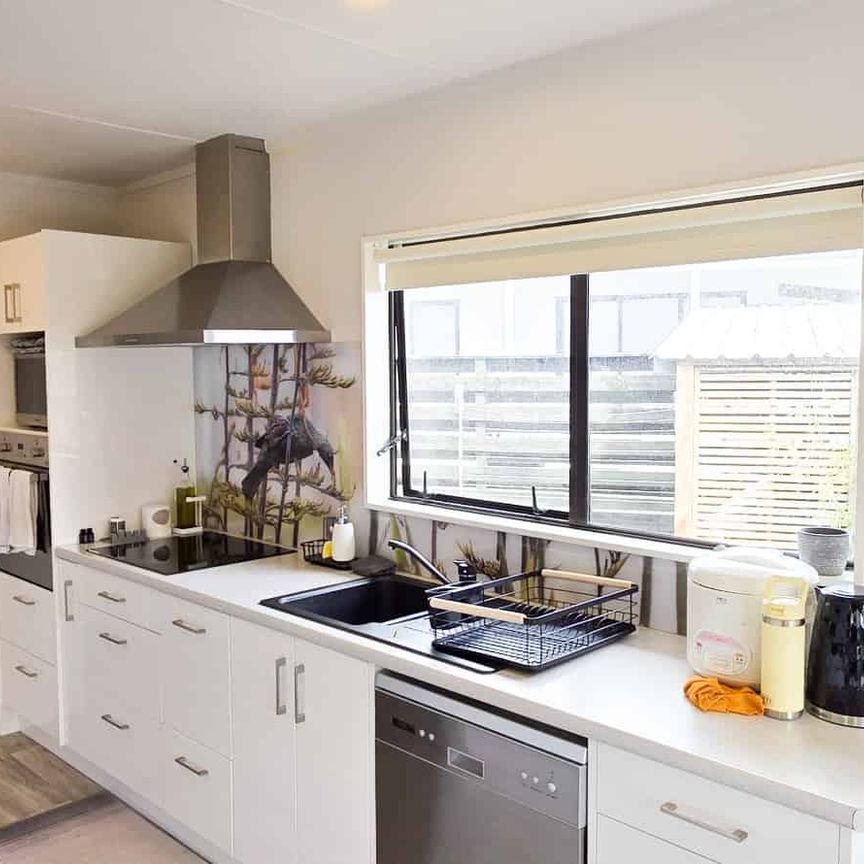 Charming 3-Bedroom Home in Paraparaumu - Photo 1