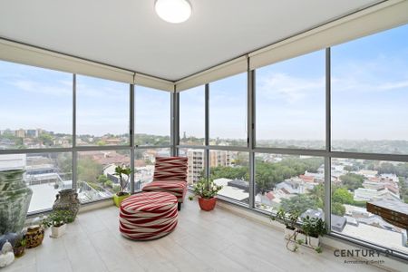 Furnished, Oversized Executive Apartment Wrapped in Glass Offering Wonderful Views - Photo 5