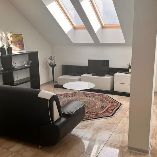 BA I. Na prenájom 4 - izbový zariadený podkrovný byt na Hlbokej ulici - Fotografia 1