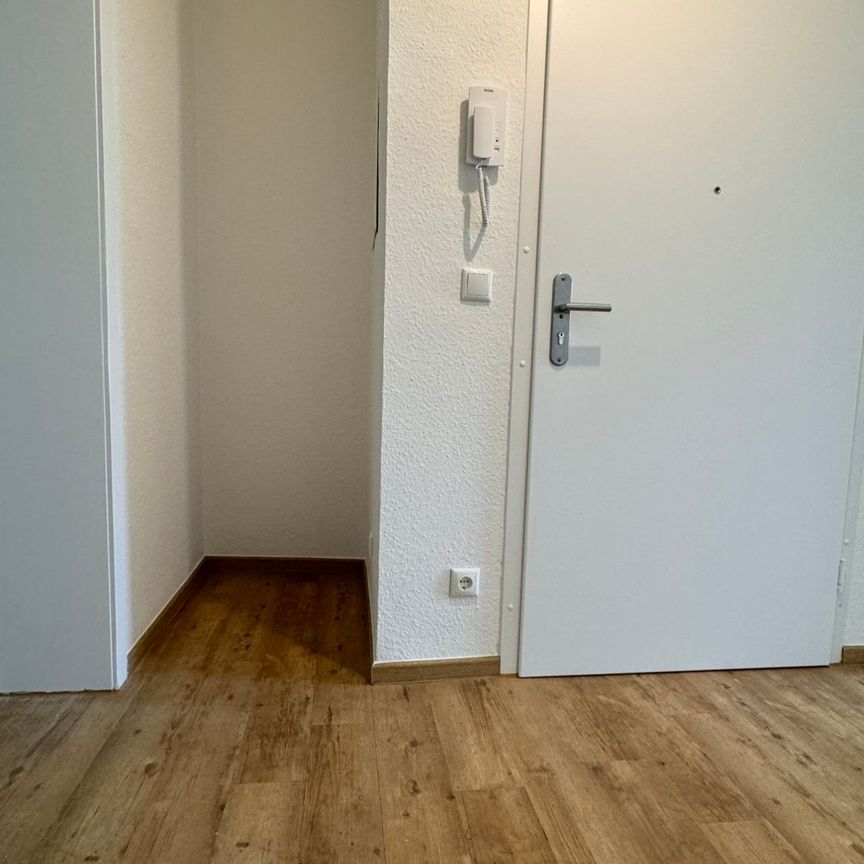 *** Hier wird fleißig gewerkelt! Charmante 2-Zimmerwohnung mit Loggia zum Garten! *** - Foto 1