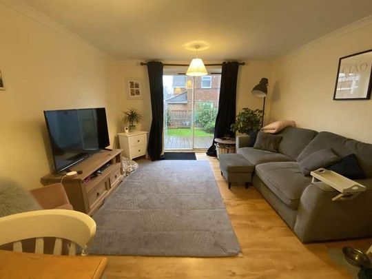 Hunt Close, Hawkinge, CT18 - Photo 1