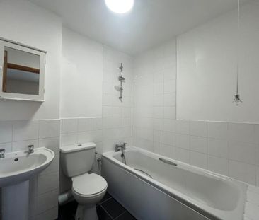 3 bedroom apartment to rent - Photo 6