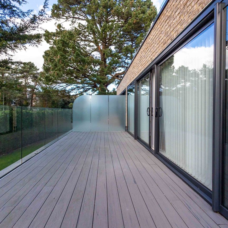 3 bed apartment to rent in Bessborough Road, Poole, BH13 - Photo 1