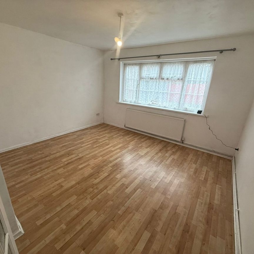 4 Bed End Terrace, Salop Street, B12 - Photo 1