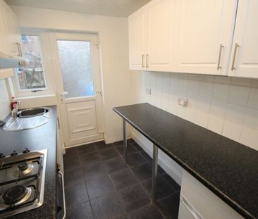 3 Bedroom Terraced House - Photo 4