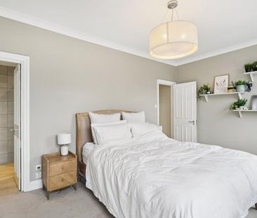 3 bedroom flat to rent - Photo 4
