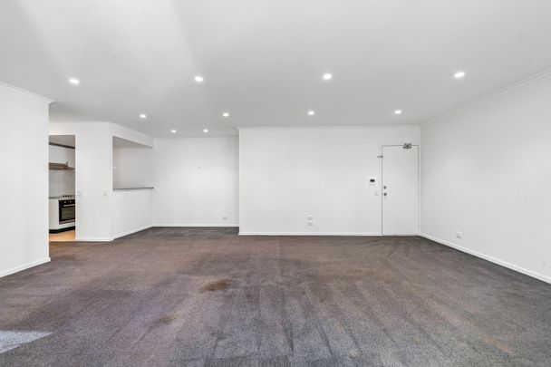 Spacious 3-Bedroom with Resort Style Amenities - Photo 1