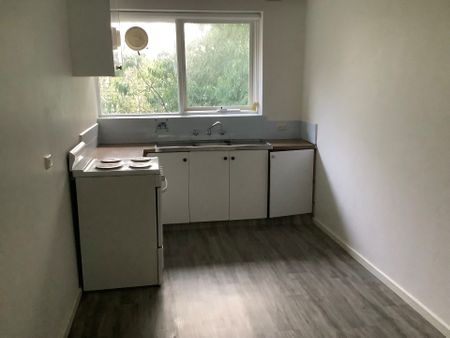Spacious & Bright **Application Pending** - Photo 2