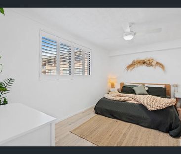 Beachside Living in the Heart of Broadbeach - Fully Furnished - Photo 3