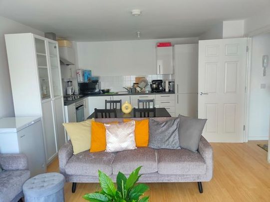1 bedroom in a flat share to rent - Photo 1