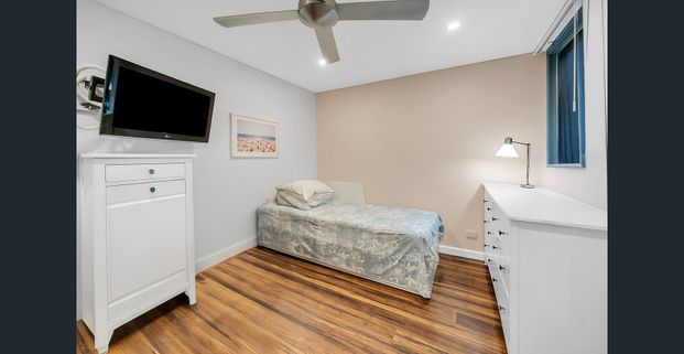 AMAZING LOCATION, CITY VIEWS, FULLY FURNISHED LARGE 3 BEDROOM 2 LEVEL 2 BATHROOM AND TOILET - Photo 1