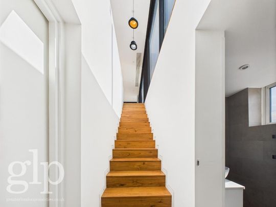 2 bedroom penthouse to rent - Photo 1