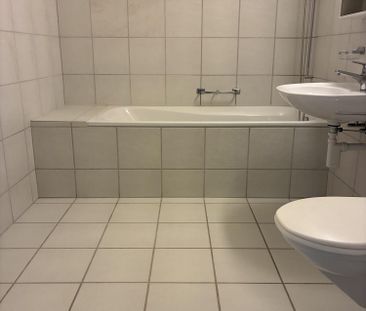 Helle Wohnung mit Sitzplatz - Photo 4