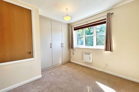 Heathside Road, Woking, Surrey, GU22 - Photo 2