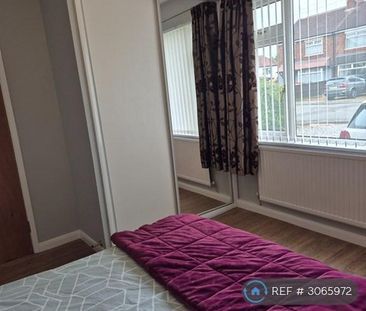 1 bedroom in a house share to rent - Photo 3