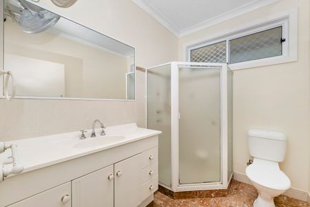 27 Wilsons Road, Mount Hutton NSW 2290 - House For Rent | Domain - Photo 4