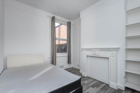 Guide Price £2,600 pcm - Available Now - Part Furnished - Photo 3